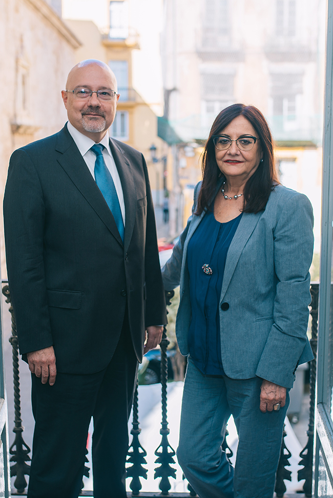 El Director de Tributos, Eduardo Roca con Amparo Gálvez, Subdirectora General de Juego en la reciente entrevista para INFOPLAY
