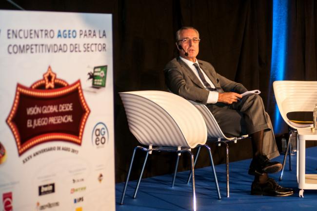 Santiago Moreno, Sánchez-Fayos, Juan Santamaría, Alejandro Landaluce y Serafín Portas en la Primera Mesa de debate de AGEO