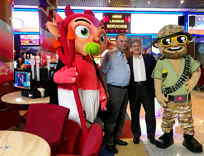 VEAN EL VÍDEO: El Bingo Choice de METRONIA triunfa en Canarias al ritmo de los muñecotes “Mephis” y “TxB”