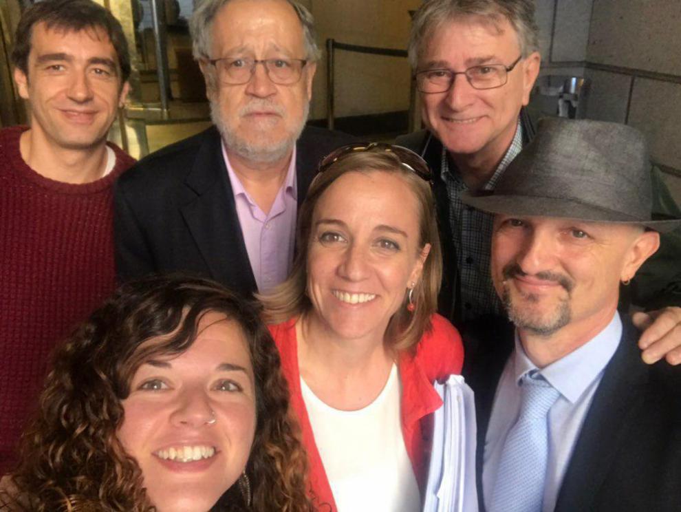 Vean: FOTO RECIÉN PUBLICADA (8.00H. DE LA MAÑANA) DESDE EL ENTORNO DE PODEMOS CON EL SIGUIENTE EPÍGRAFE: