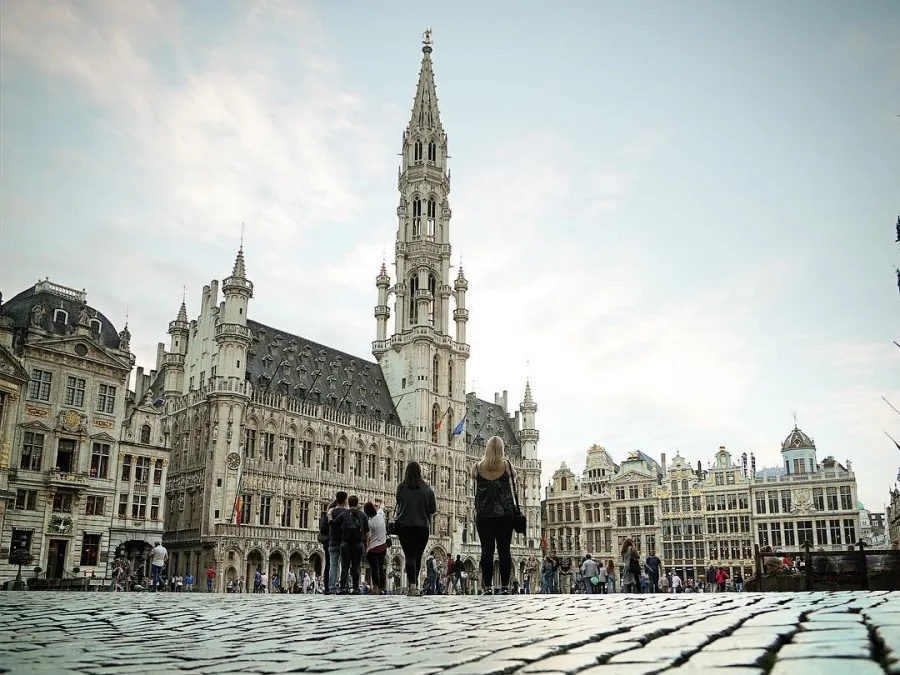 Bélgica prohibirá la publicidad de juego online en TV, la utilización de famosos y trabaja en la restricción de depósitos y bonos
