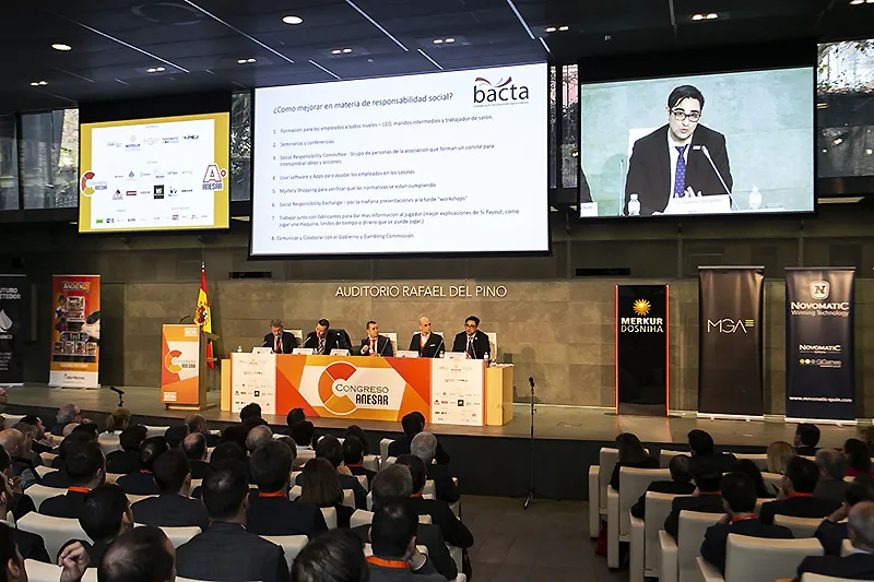 El diálogo activo y continuo con los Reguladores como forma de entendimiento y solución