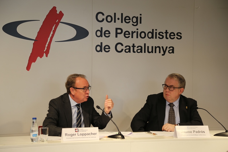 Roger Loppacher, izq. (Consell de l'Audiovisual de Catalunya) y Jaume Padrós (Col·legi de Metges de Barcelona)