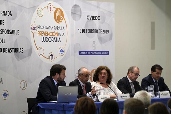 Lacarra (ANESAR) aboga por no criminalizar a empresas y jugadores, García Campos (FEMARA) apunta al gran problema del incremento de la publicidad y Henar (CEJ) defiende el juego saludable del presencial en general y del bingo en particular
