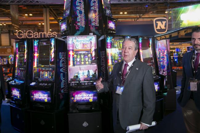 ARTILLERÍA PESADA DE  R FRANCO en la Feria de Madrid
ARCADE, nueva RULETA, NOVEDADES PARA HOSTELERÍA Y SALÓN