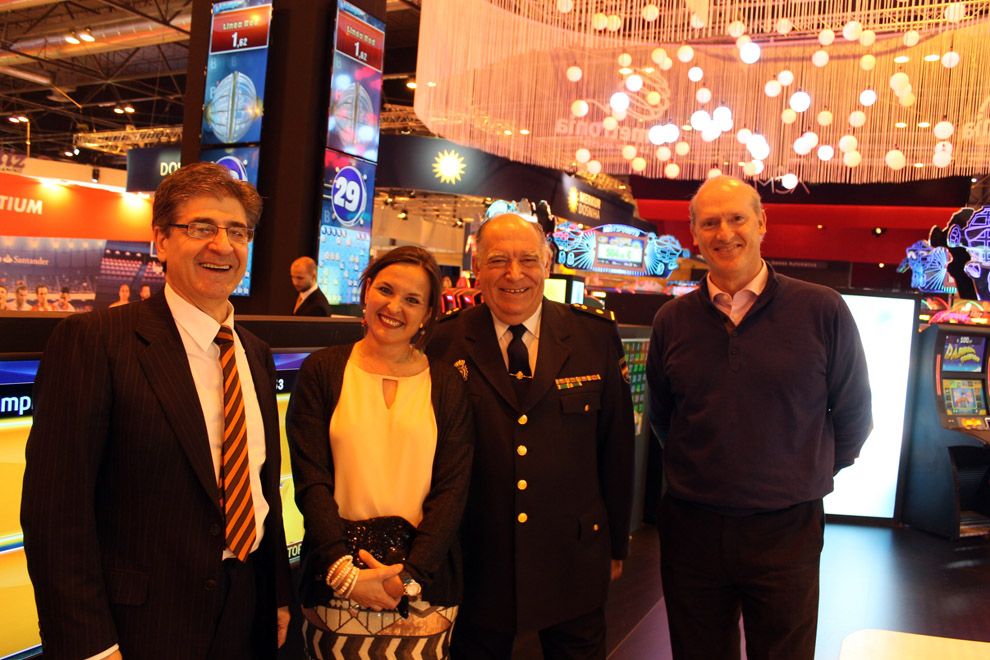 El presidente de METRONIA, en el stand de la pasada Feria de Madrid, junto a Cristina Bella, Directora de Tributos de La Rioja