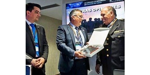 Directores de seguridad de Casinos homenajean a Jesús Fuentes