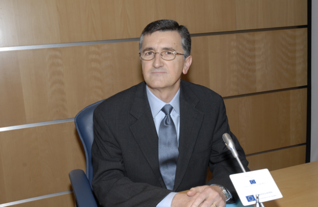 José Antonio Martínez Sampedro convoca a la agencia Europa Press para informar sobre la toma 
