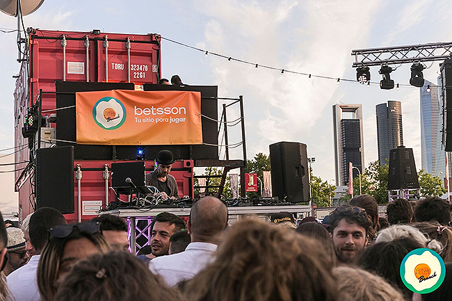 VEAN EL VÍDEO
Betsson, colaboradora de la Semana del Orgullo Gay de Madrid