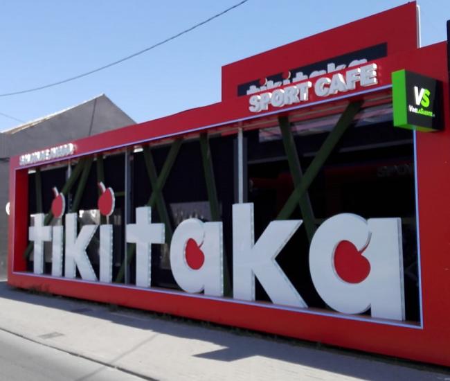 Acuerdo entre Tiki Taka Games y VivelaSuerte en salones de Murcia