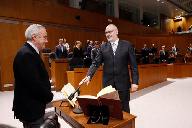 Álvaro Burrel cesa como responsable de Juego en Aragón y promete como diputado en las Cortes de Aragón