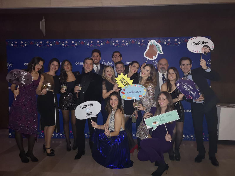 FOTOS y VÍDEO OPTIMA celebra con empleados, socios y clientes su exclusiva Gala de Navidad