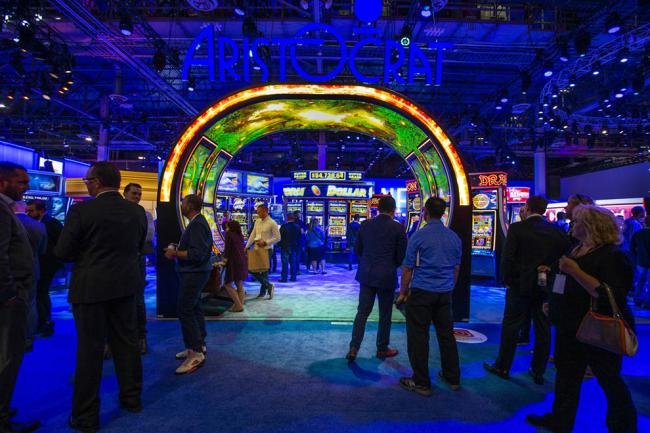 La Arc Double Canopy Prototype de Aristocrat en la Global Gaming Expo de Las Vegas