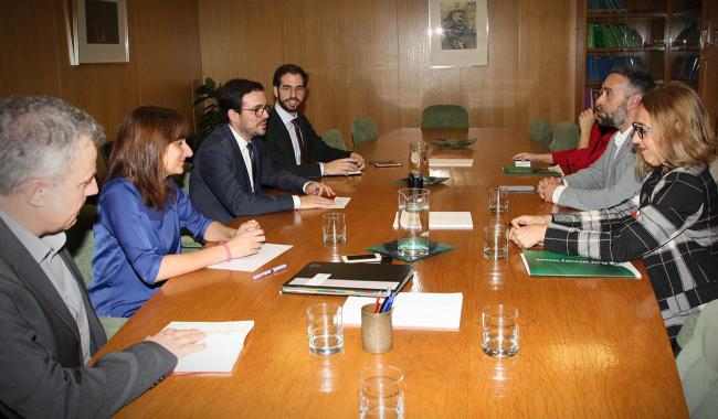 Reunión entre representantes del Ministerio de Consumo y FACUA
