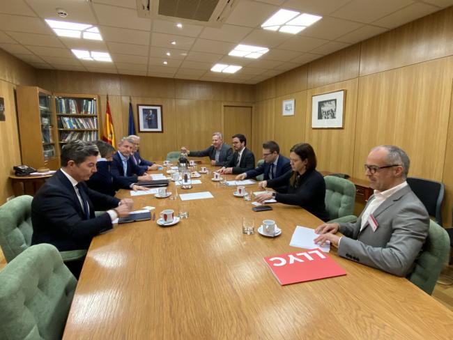 Reunión entre representantes del MInisterio de Consumo y CEJUEGO