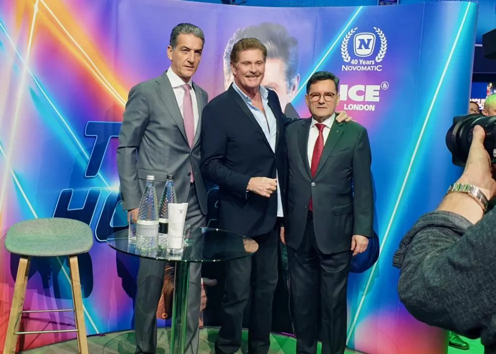David Hasselhoff LA GRAN SORPRESA en Londres en el 40 aniversario de NOVOMATIC (FOTOS)