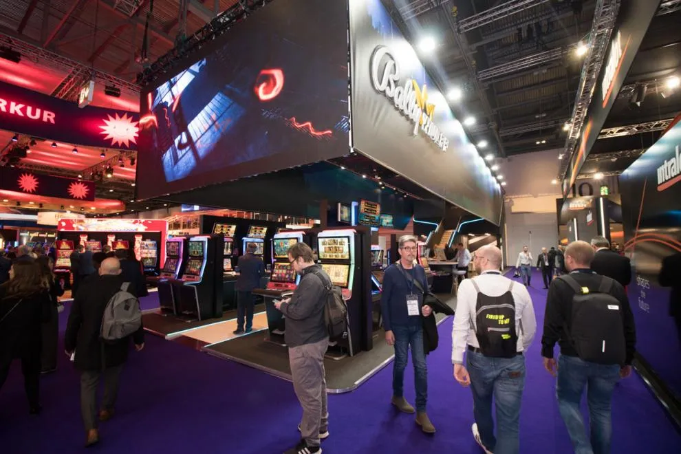 BALLY WULFF brilla en la escena internacional de la feria ICE London