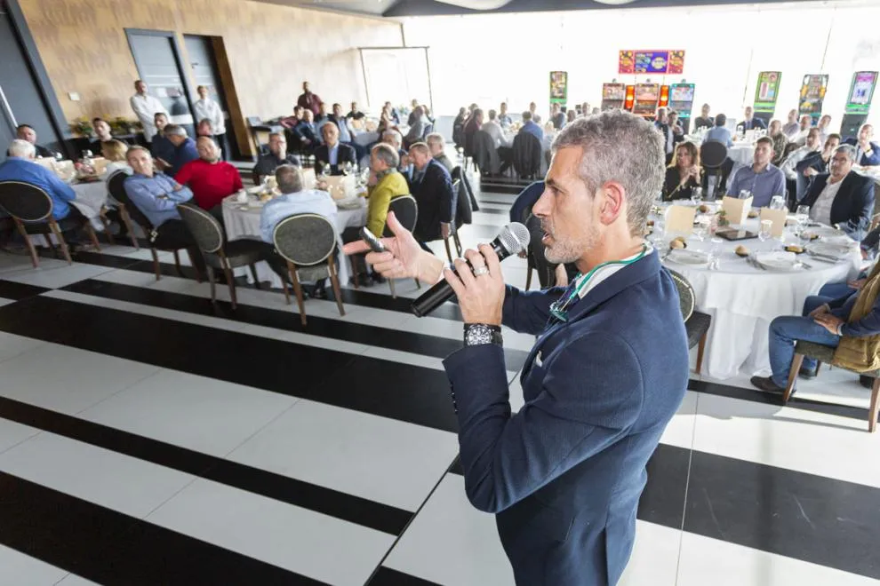 TODAS las FOTOS de MANHATTAN en Aragón y las Jornadas Técnicas "CREANDO FUTURO"