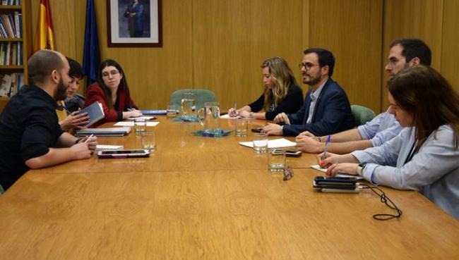 Alberto Garzón en reunión con el Consejo de la Juventud de España