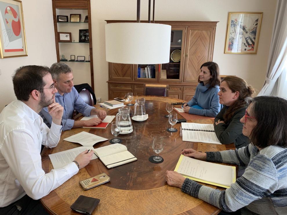 Reunión entre el Ministerio de Consumo y representes del Ayuntamiento de Barcelona en Madrid