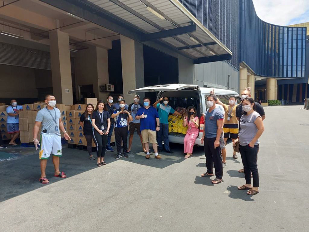  Aristocrat dona 1700 paquetes de comidad a comunidades de Filipinas (Fotos)