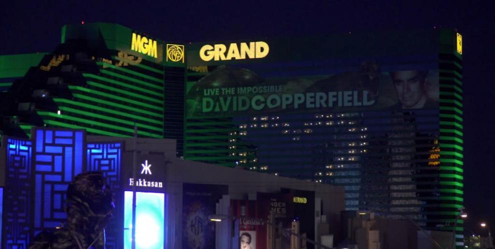 Las Vegas se ilumina con símbolos de apoyo y amor (VÍDEO y FOTOS)