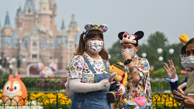  Shanghai Disneyland reabrió sus puertas con estrictas medidas de seguridad (Vídeo y Fotos)