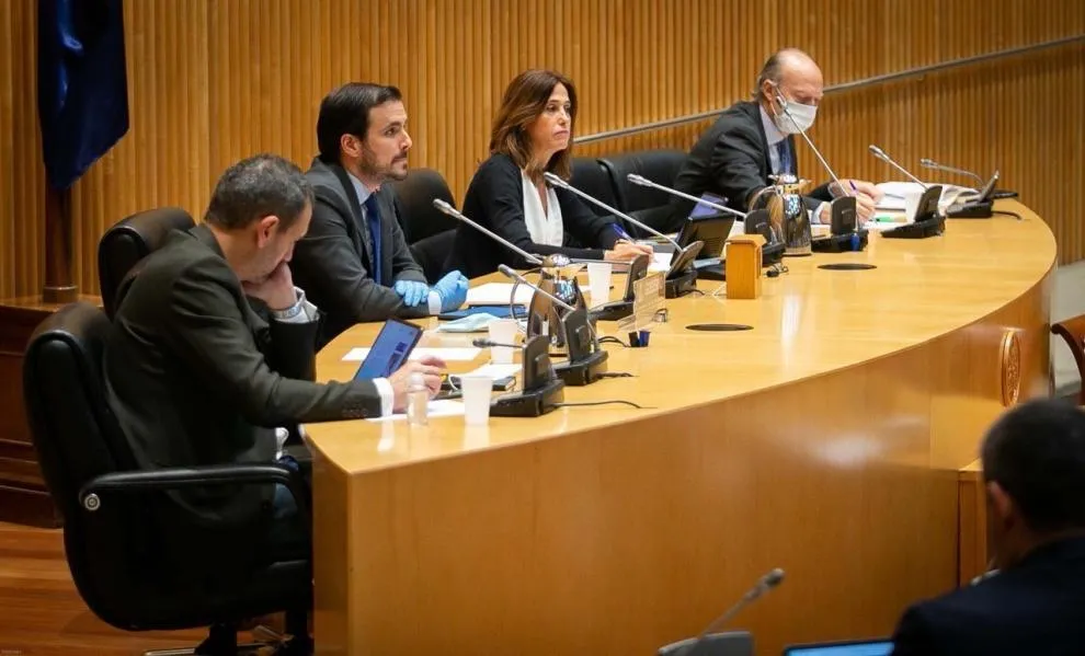 Alberto Garzón no aporta datos que confirmen "la bajada del consumo de juego online" y alarga la regulación de la publicidad