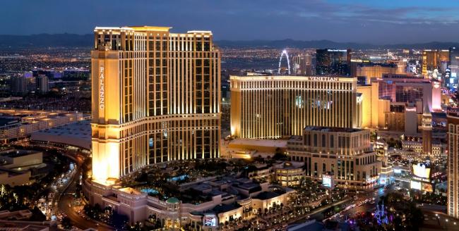 Vista de los hoteles The Venetian y Palazzo Towers en el Strip de Las Vegas