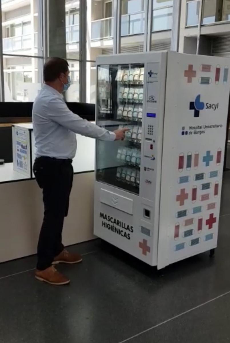 Carlos Abad, al frente de URKOTRONIK, con la colaboración de ASEOCYL instala 4 máquinas de EPI’s en el Hospital de Burgos (VÍDEO)
