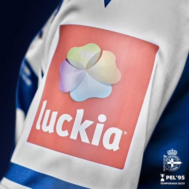 LUCKIA ya luce en la nueva camiseta del Depor