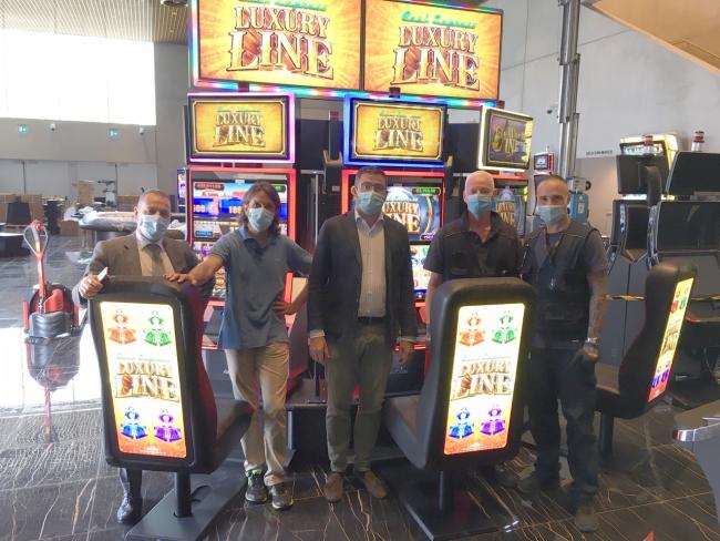 El equipo Ca ’Noghera de Casinò di Venezia da la bienvenida a la llegada de Cash Express Luxury Line ™ de Aristocrat 