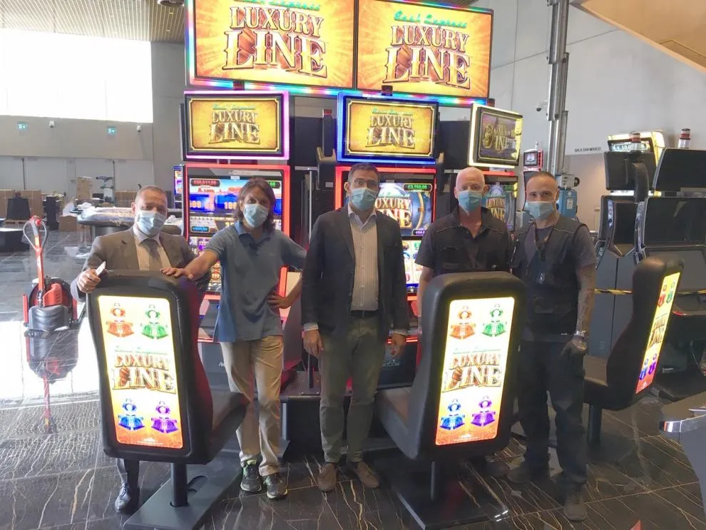 Casinò di Venezia’s Ca’ Noghera team welcomes the arrival of Aristocrat’s Cash Express Luxury Line™ onto their latest platform opened this week