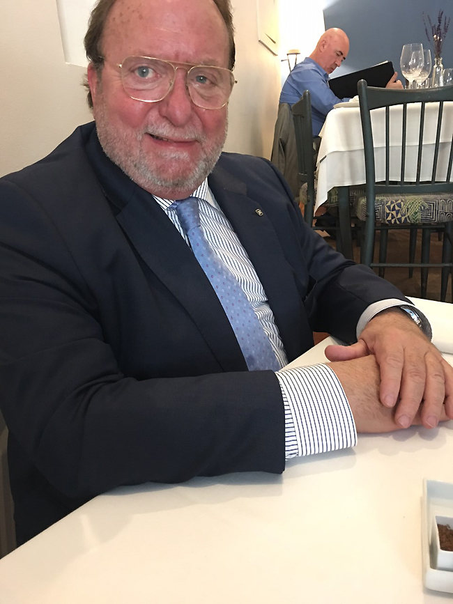 Aquí Josep, en una comida que compartió en Madrid con nuestra editora, Jacqueline Mecinas