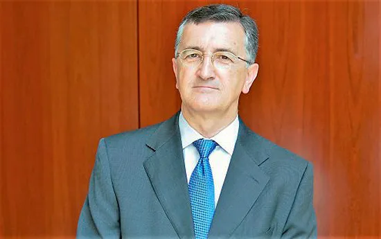 Los Martínez Sampedro aportan nuevas pruebas contra los fondos y tensan la reelección de Albella en la CNMV