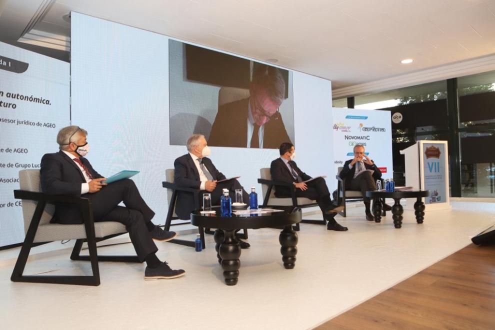 Serafín Portas, José González Fuentes, Lorenzo Sanmartín y Alejandro Landaluce analizan la intromisión de SELAE y ONCE y la curva de la máquina de hostelería