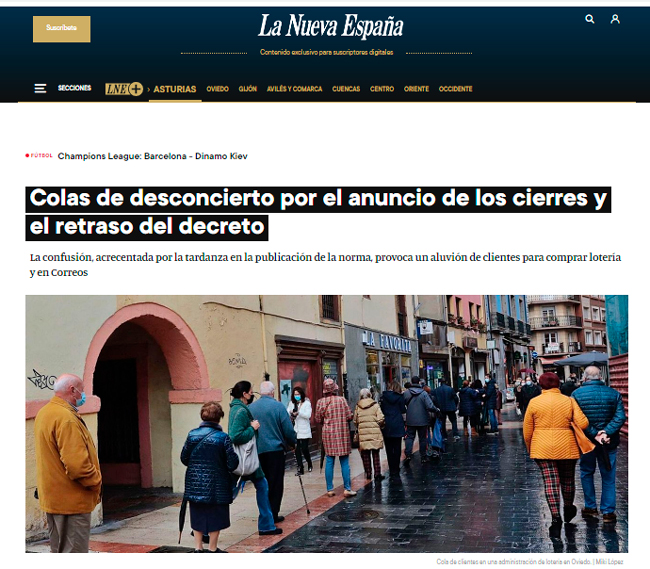 Las colas de la vergüenza: Gente esperando para comprar lotería desesperada económicamente y ante el miedo del cierre de Administraciones de loterías