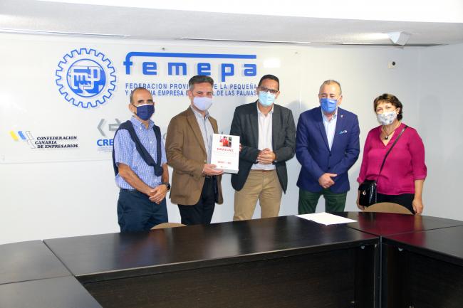  Cruz Roja entregó una placa de reconocimiento a ASPROMARE por su importante donación para la compra de alimentos