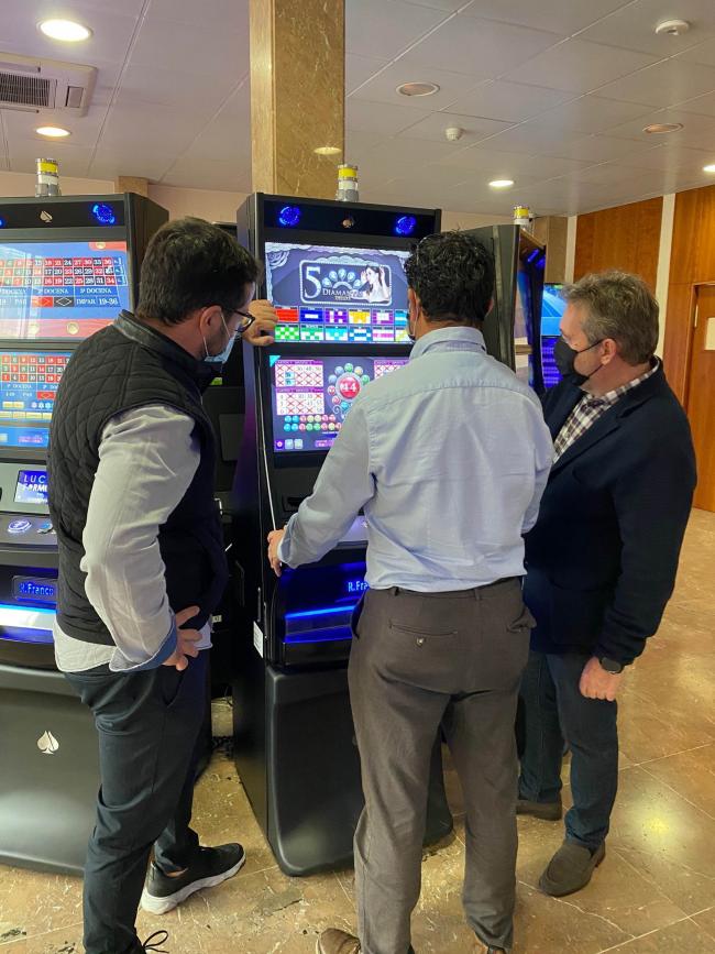 LUCKY FORMULA BAR  
La multijuego para HOSTELERIA de R. FRANCO se presenta en Baleares