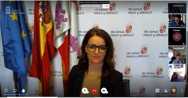 La Consejera de Empleo e Industria celebra la reunión con los trabajadores del juego de Castilla y León