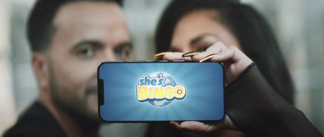  Luis Fonsi and Nicole Scherzinger star in a video clip for Bingo Blitz