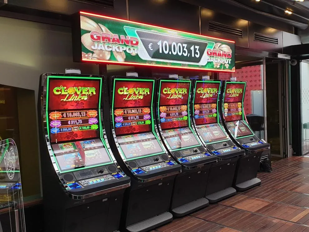 PRECIOSA INSTALACIÓN DE NOVOMATIC en el Casino Gran Madrid 'APEX CLOVER Link' en Casino Colón (Fotos)