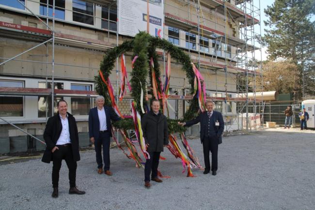 From left to right: Lars Reichel (Merkur Immobilien), Frank Kögel (Kögel-Bau), Mayor Henning Vieker and Paul Gauselmann