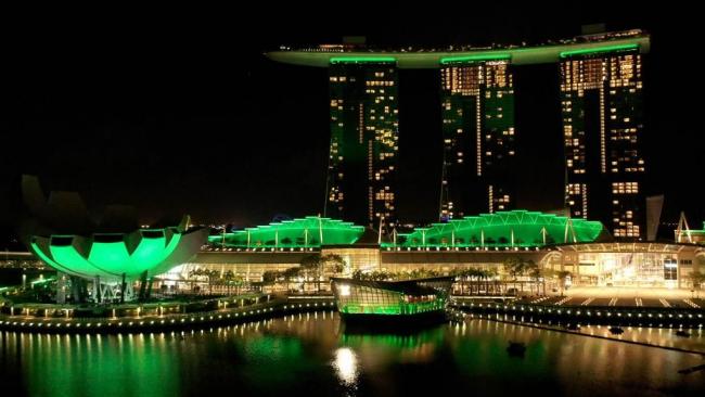 Louis Vuitton at Marina Bay Sands, This is a night photogra…