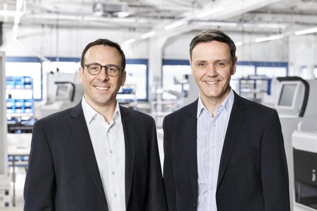Dominik Seel y Harald Heinz (der.) forman la dirección de HESS Cash Systems.