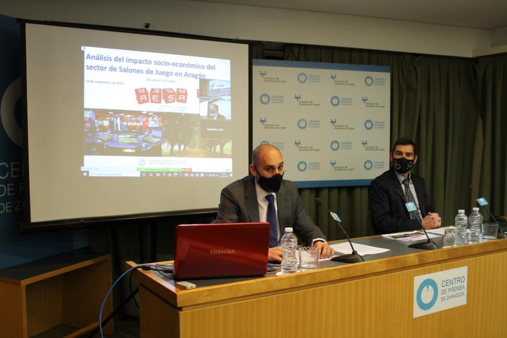 El presidente de la Asociación de Empresarios de Salones de Juego de Aragón (AESA), José Antonio Rubio y el vicepresidente de la Asociación, Jesús Tremosa convocan hoy a la prensa generalista