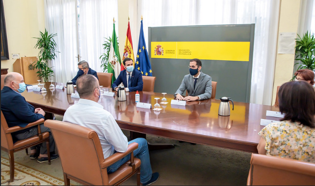 El ministro de Consumo mantiene un encuentro en Sevilla con los presidentes de las principales asociaciones de jugadores de azar rehabilitados
