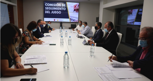  El consejero de Economía, Hacienda y Administración Digital, Javier Celdrán, durante la reunión de la Comisión del Juego con los representantes sindicales.
