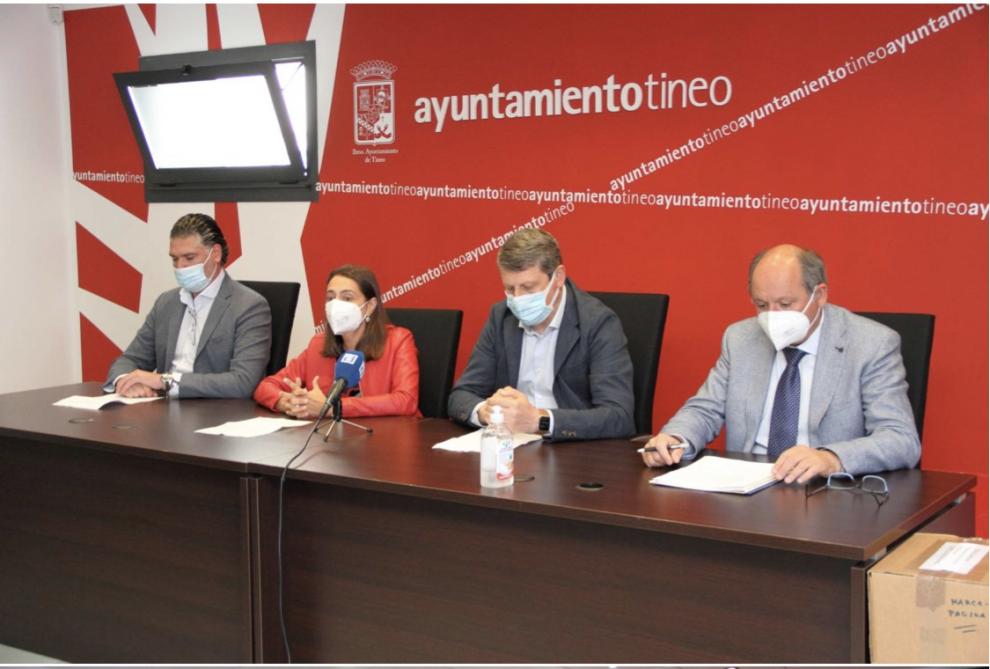 AUTOMÁTICOS TINEO:
Altas autoridades del Principado de Asturias en la presentación de la III Convocatoria de Becas otorgadas por el Patronato de la Fundación Automáticos Tineo para el Fomento de la Cultura