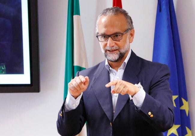 El catedrático de economía José María O'Kean estará en el Expo Congreso de Torremolinos